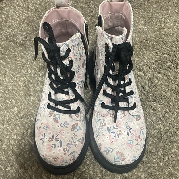 Pink art class Dr Martin knock offs! - Picture 5 of 5